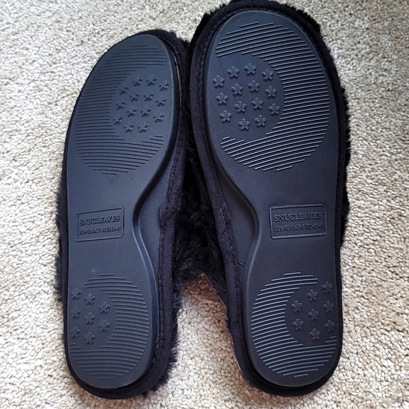 Snugleaves Black Fuzzy Slippers Size 9-10 NWT - Picture 10 of 14